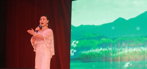 高娓娓:“亲情中华·美丽四川”慰侨演出在纽约隆重举行