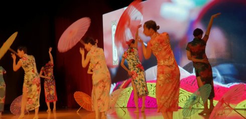 高娓娓:“亲情中华·美丽四川”慰侨演出在纽约隆重举行