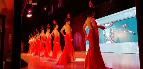 高娓娓:“亲情中华·美丽四川”慰侨演出在纽约隆重举行