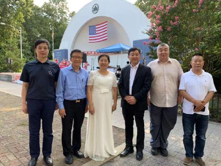 高娓娓:纽约侨团合办迎中秋社区户外音乐艺术节