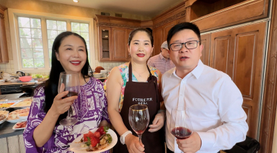 美国华人男女老少齐聚母亲节郊区豪宅派对